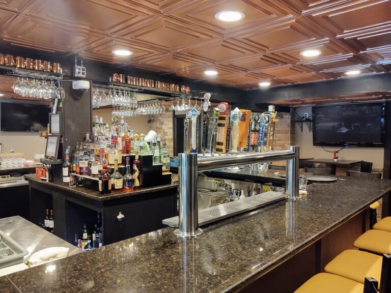 150 SEAT STEAKHOUSE/BEAUTIFUL BAR LOUNGE $1,195,000