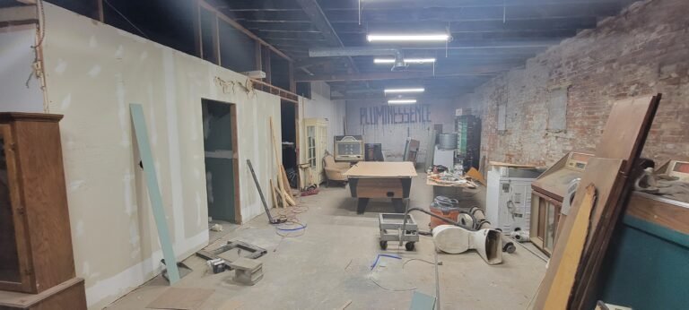 2,600SF +/- COMMERCIAL BUILDING/ WAREHOUSE   $299,000