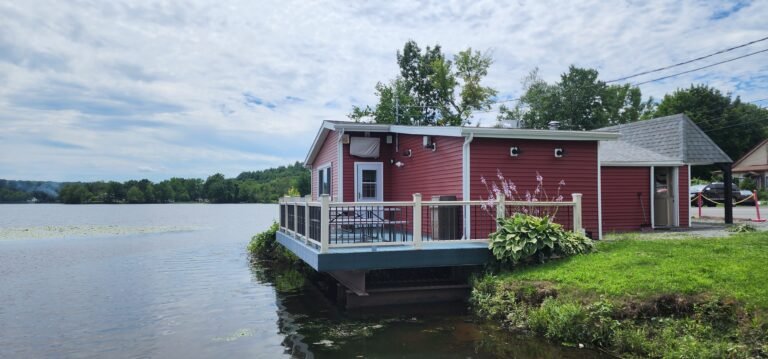 LAKESIDE GRILL/FULL KITCHEN/DOCKS w/ PROPERTY $295,000
