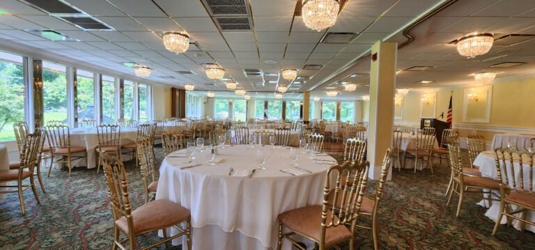 50+ YR ESTAB / 16,000 SF BANQUET FACILITY/SNACK BAR/RESTAURANT ON GOLF COURSE $995,000